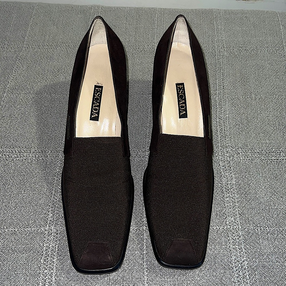 Woman’s ESCADA brown suede heel pump size 10 B never worn in box